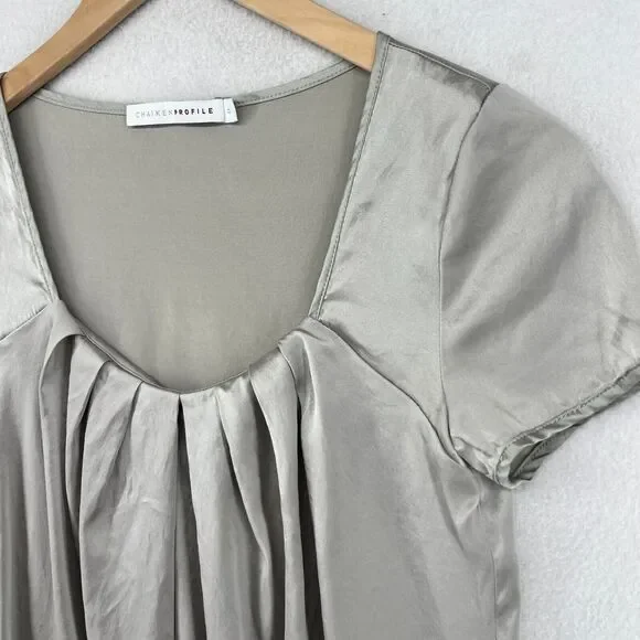 CHAIKEN PROFILE Top 0 XS Stretch Silk Satin Pleated Cap Sleeve Gray Silver USA - Picture 5 of 14